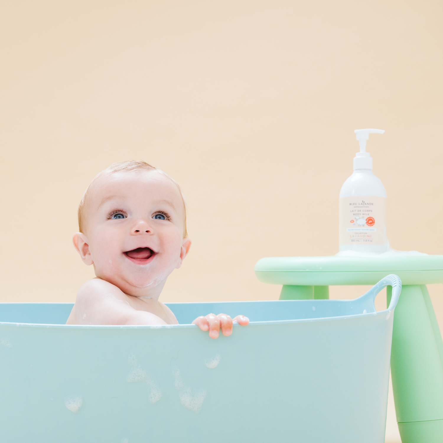 Nettoyant 3-en-1 pour cheveux, corps et bain moussant pour bébé doux et sans allergènes de la collection Lavandine par Bleu Lavande