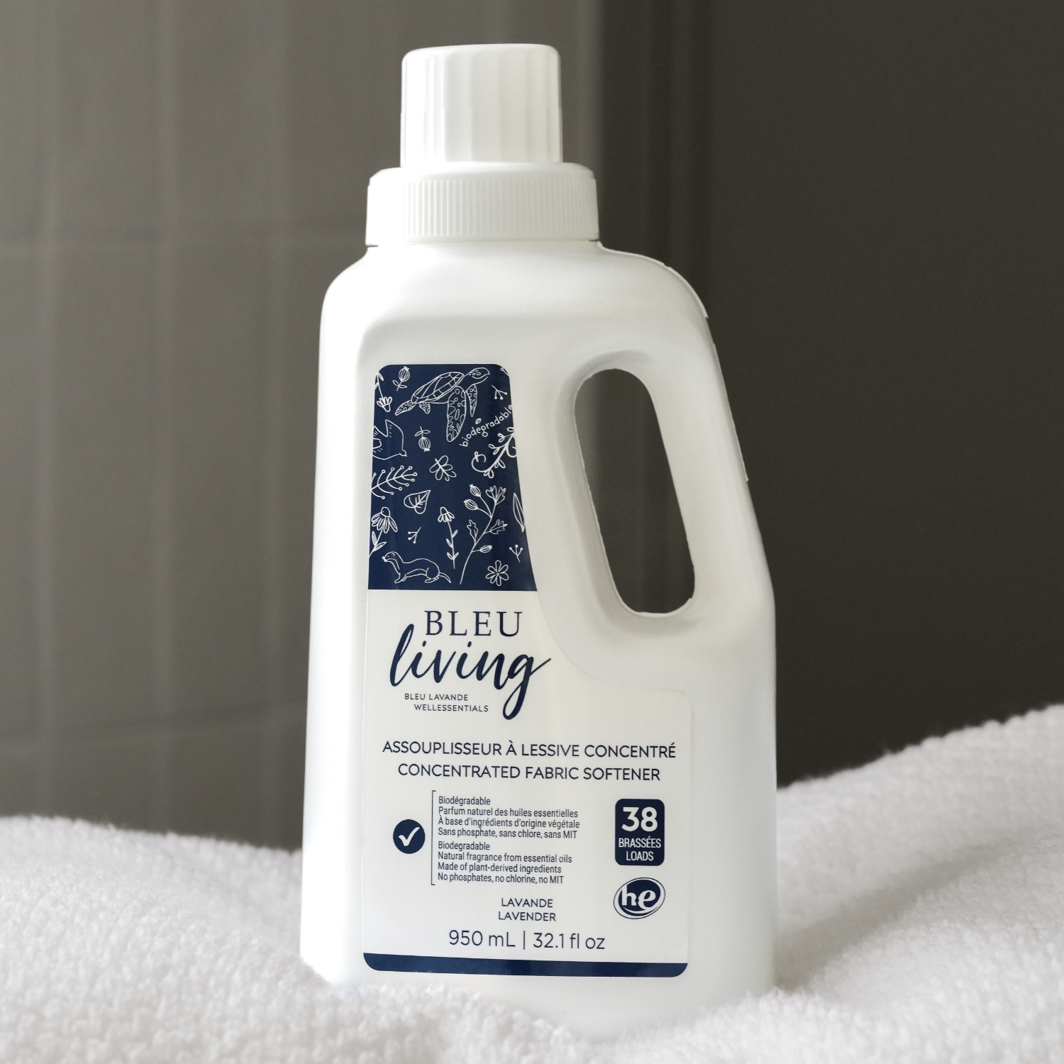 Assouplissant pour la lessive de Bleu Lavande fait avec des ingrédients d'origine naturelle