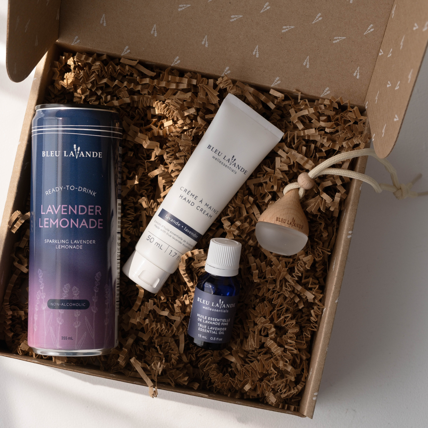 Coffret Sur la route : limonade pétillante, crème à mains, huile essentielle de lavande et petit diffuseur pour l'auto