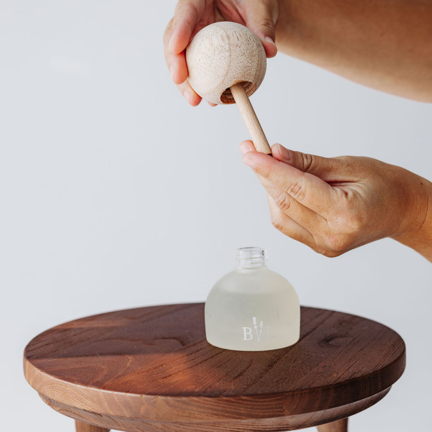 Diffuseur avec bâtonnet à insérer dans le bouchon de bois