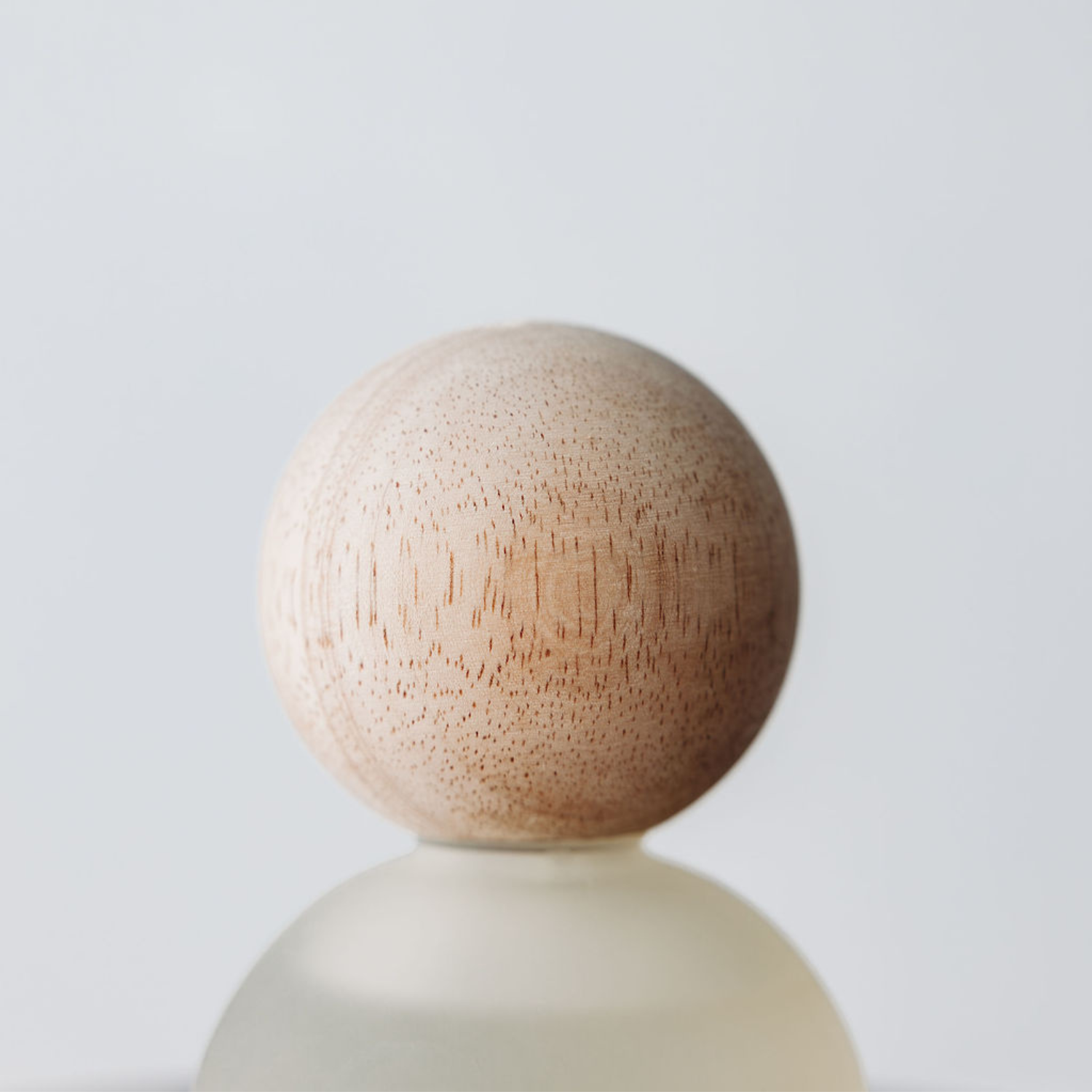 Diffuseur verre givré avec bouchon de bois pâle