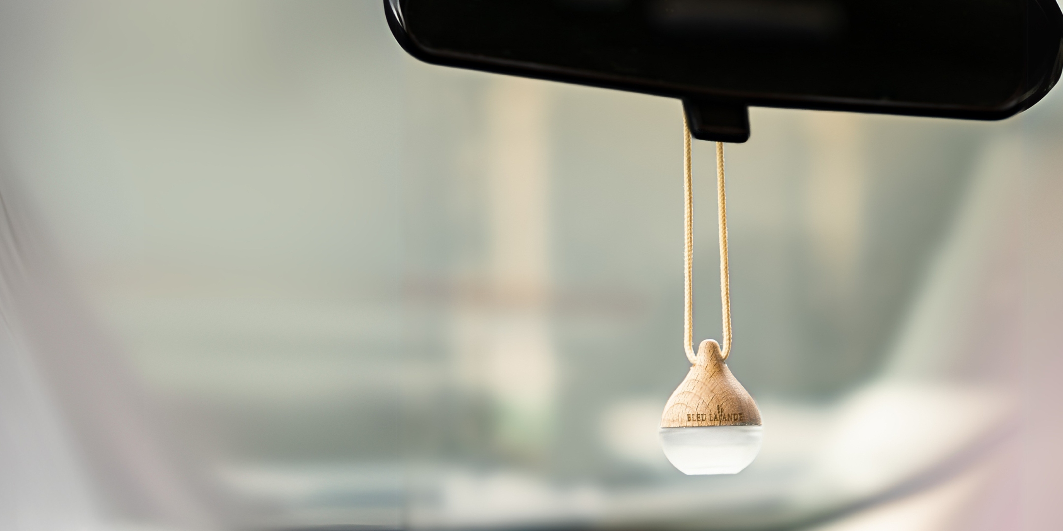 Mini diffuseur d'huiles essentielles pour l'auto de Bleu Lavande