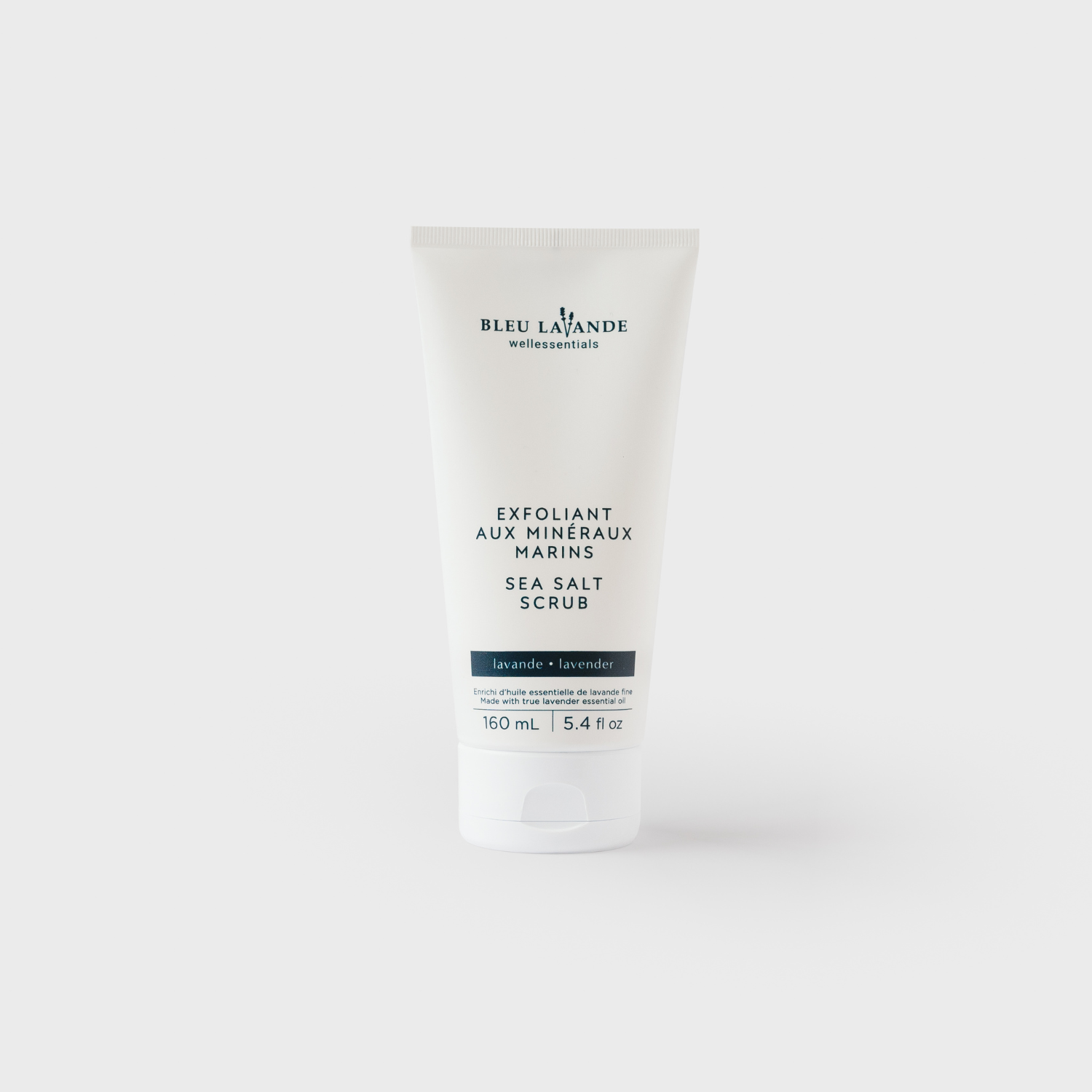 Exfoliant aux minéraux marins à la lavande fait avec des ingrédients naturels