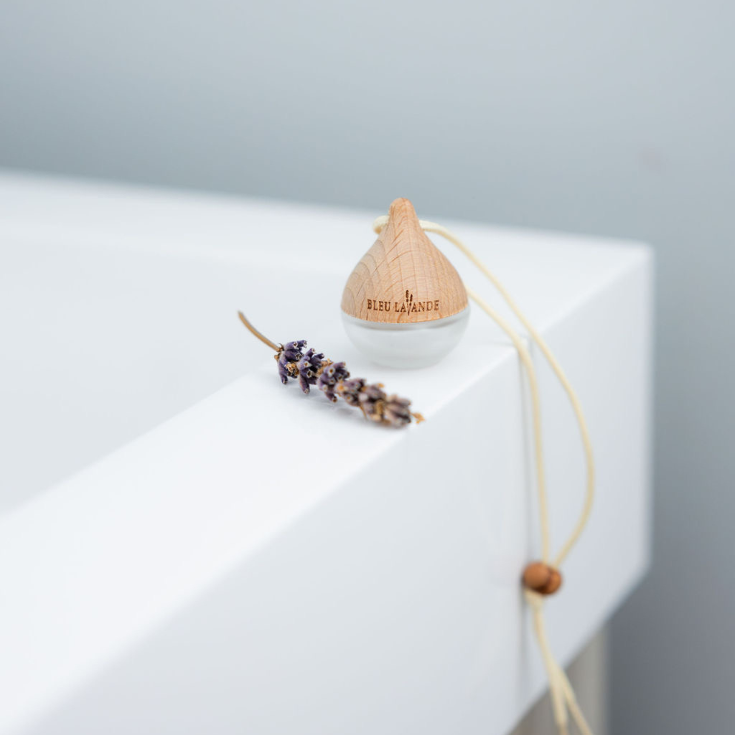 Diffuseur compact pour petits espaces comme la salle de bain