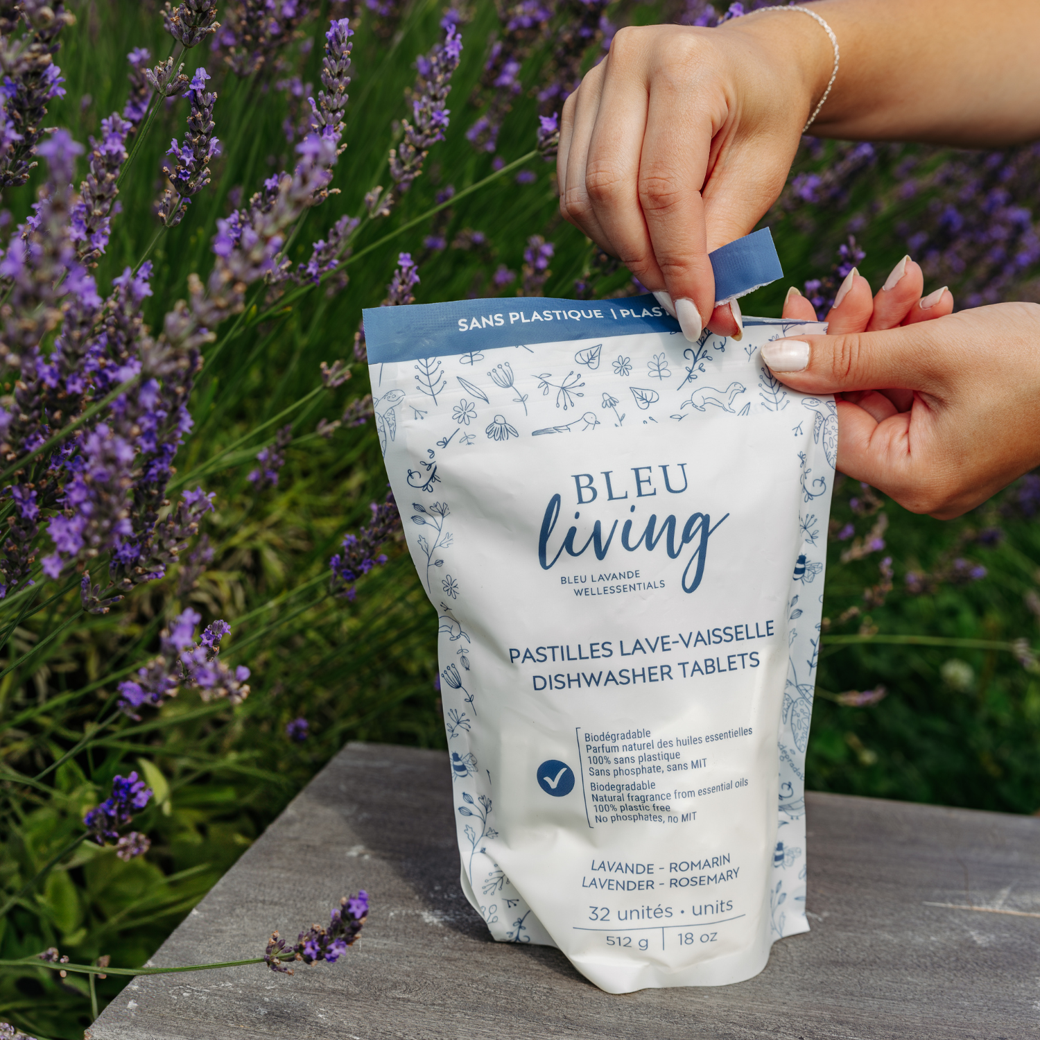 Pastilles lave-vaisselle de Bleu Lavande dans les champs