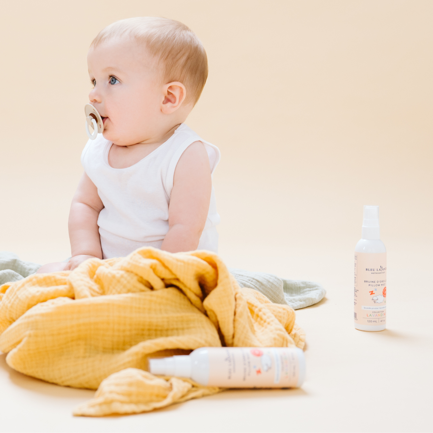 Eau de linge pour l'oreiller et les draps de bébé sans allergènes de la collection Lavandine par Bleu Lavande