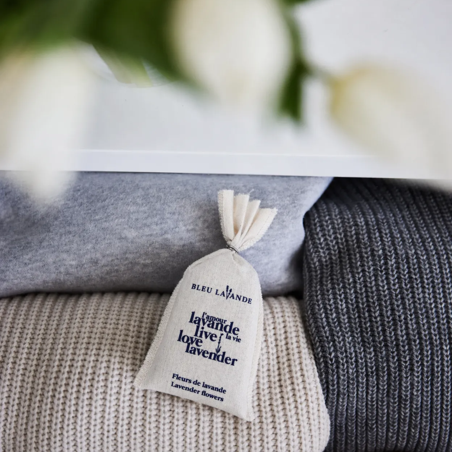 Pochette de lavande séchée à insérer dans les tiroirs pour garder les pulls frais