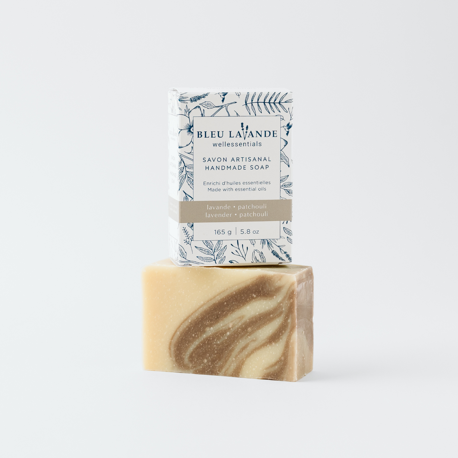 Savon en barre aux huiles essentielles pures de lavande fine et patchouli