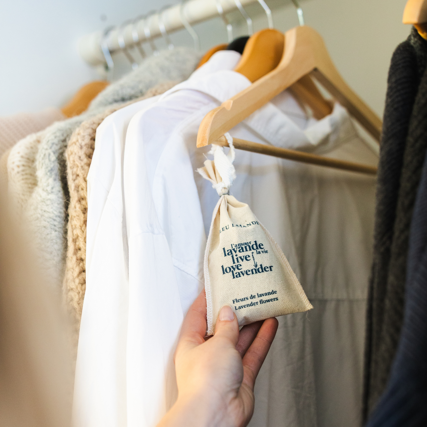 Pochettes de lavande séchée à mettre dans la garde-robe