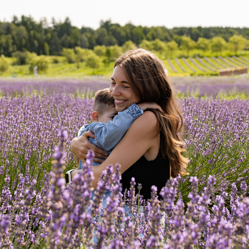 Photo maman dans les champs Bleu Lavande