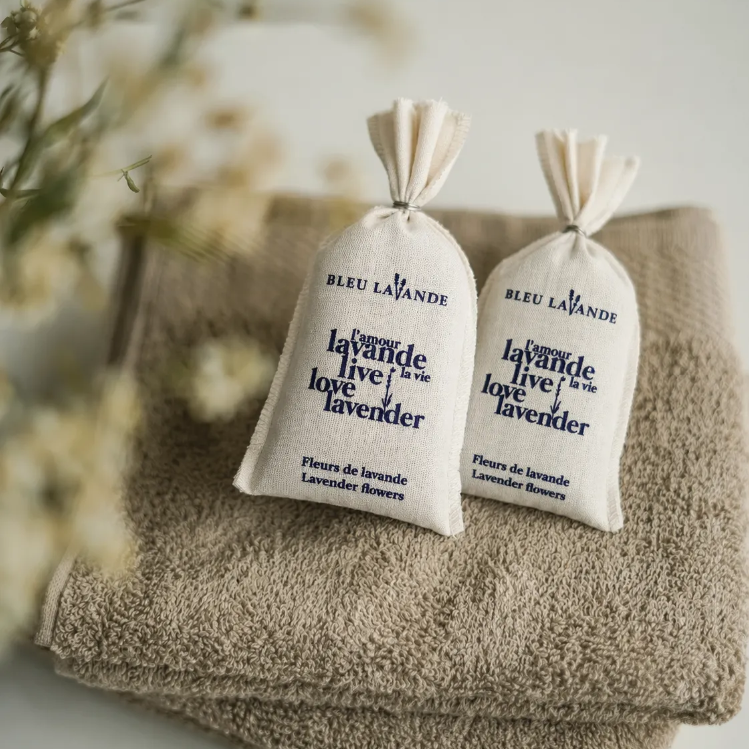 Pochettes de lavande séchée à mettre dans le garde-robe de serviettes