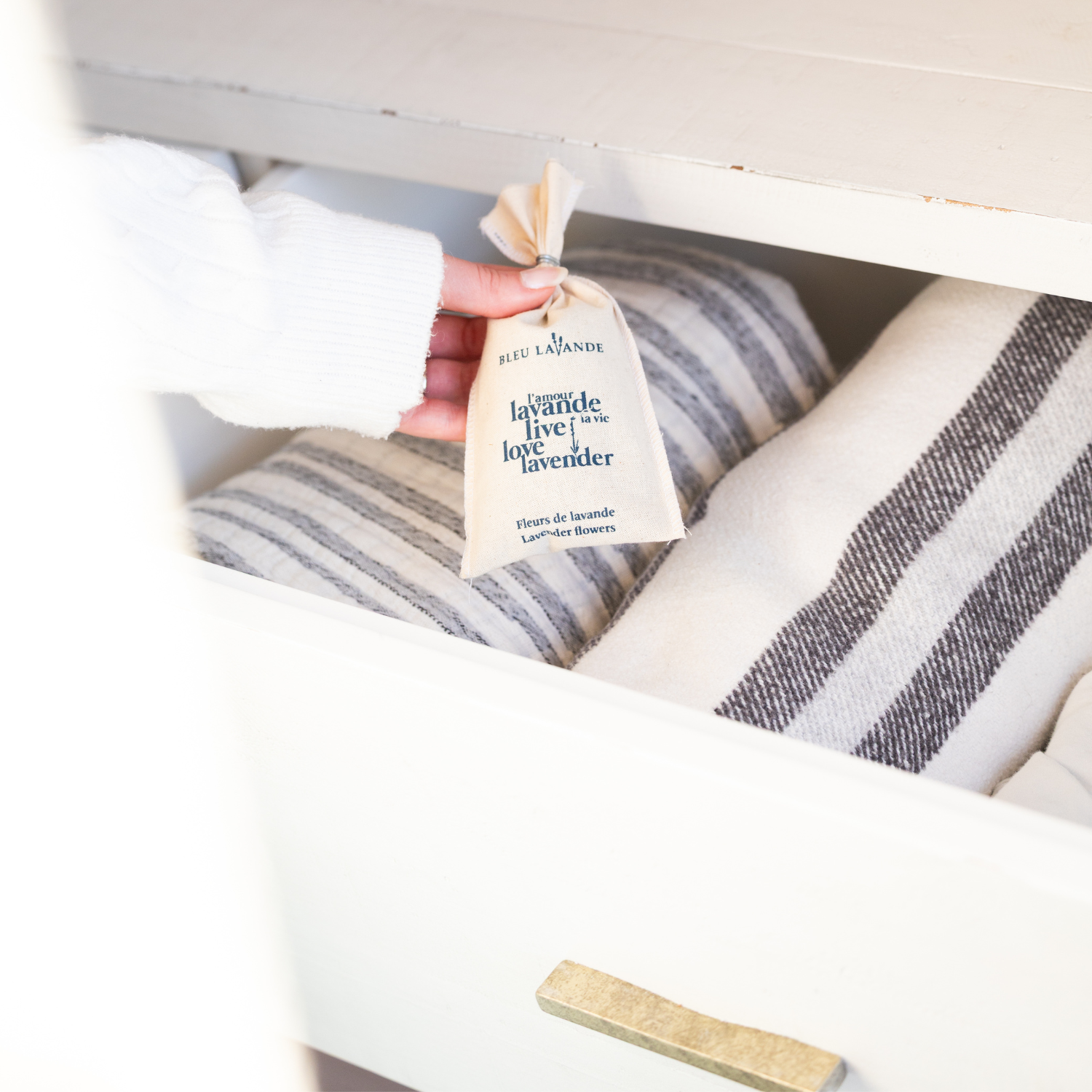 Pochette de lavande séchée à insérer dans les tiroirs