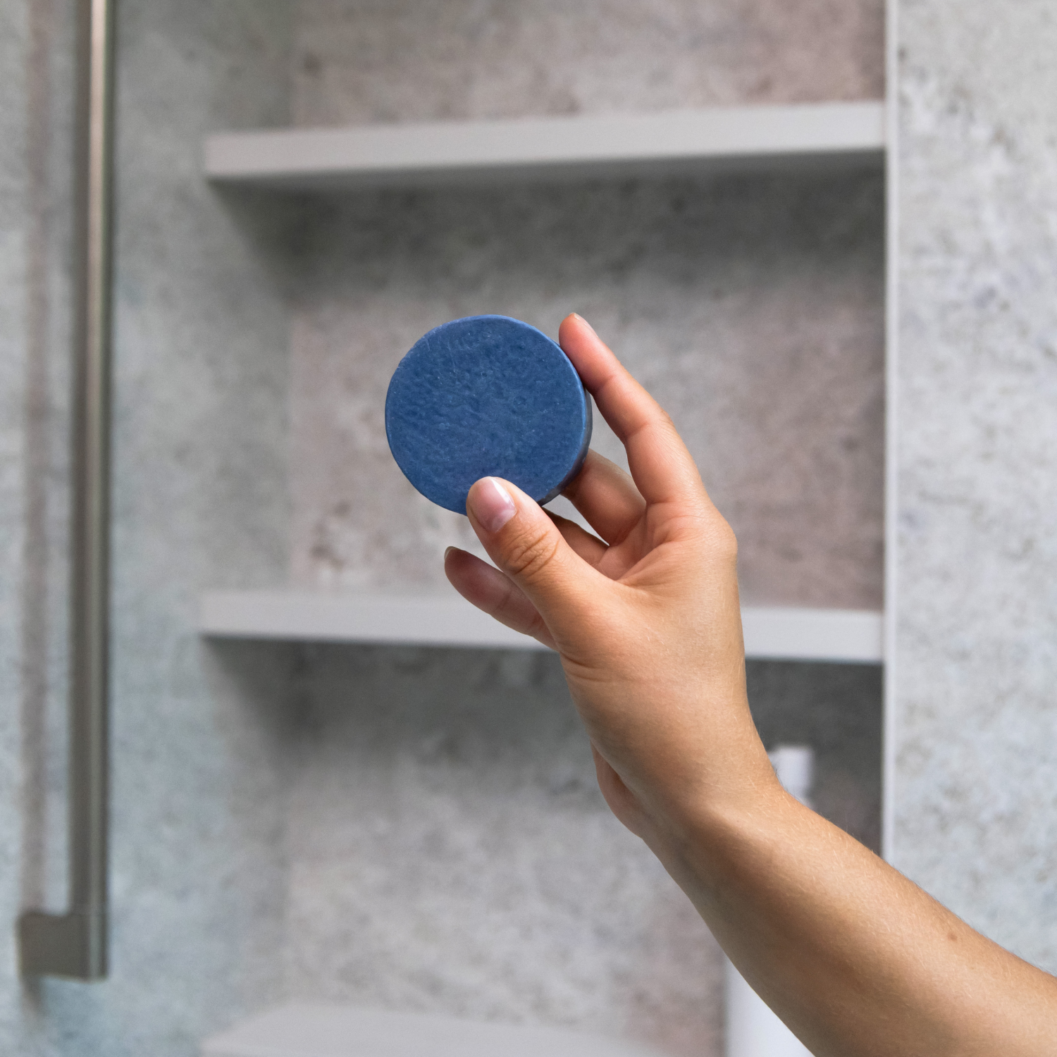 Shampooing en barre rond de Bleu Lavande