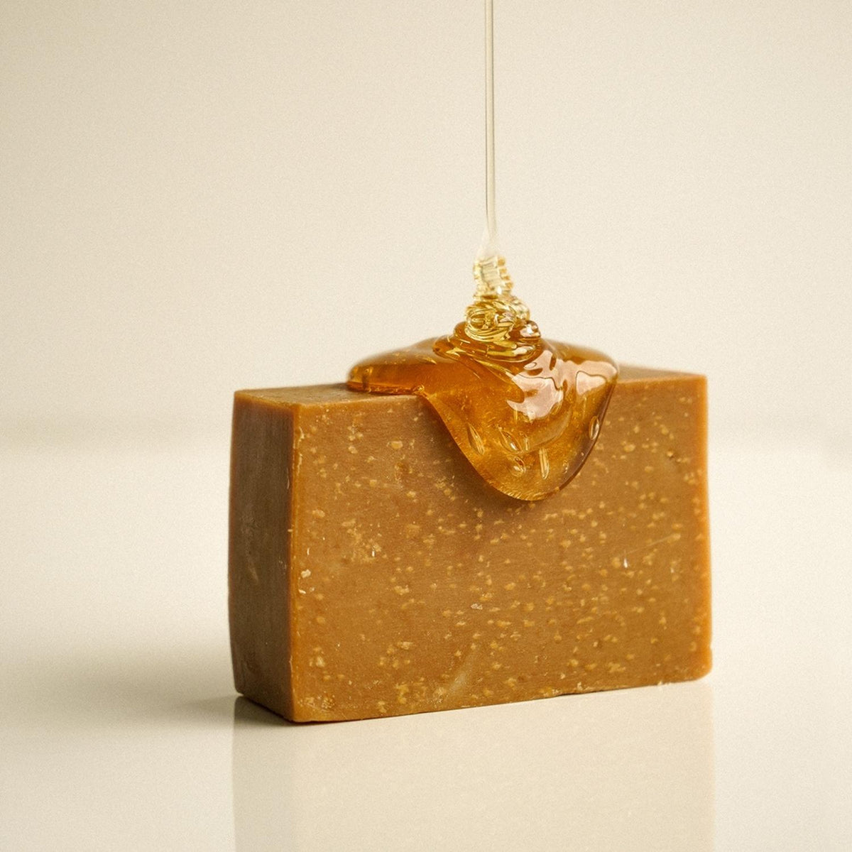 Savon artisanal lavande-miel  Savon artisanal lavande-miel avec don à l'organisme Bee City Canada